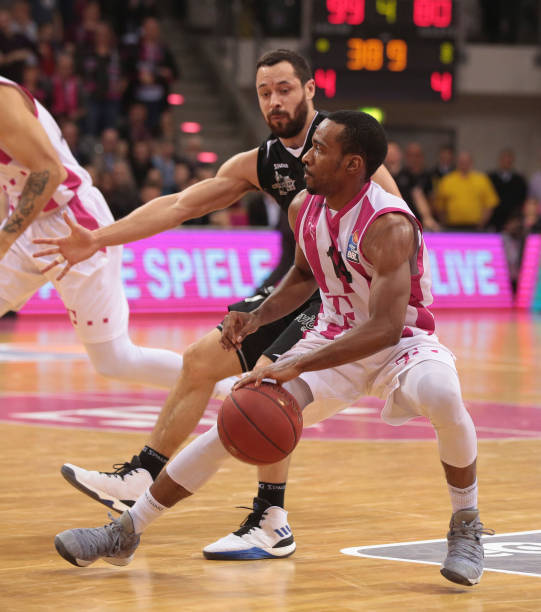 由于更多的 由于更多的