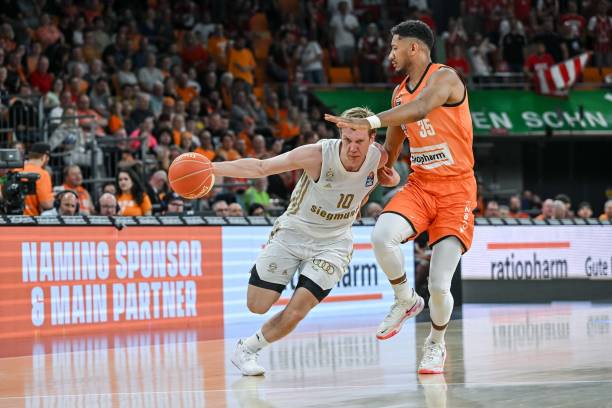 包括对阵西 包括对阵西