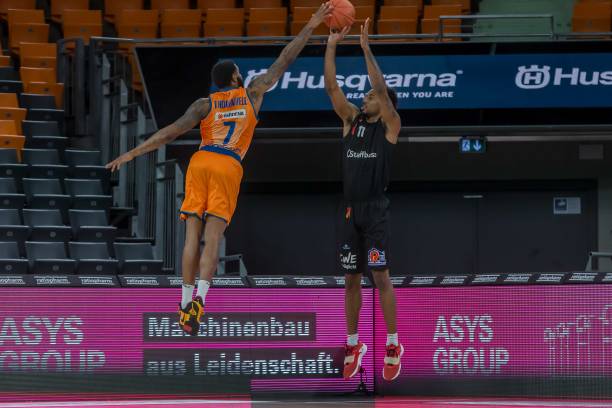 中揭幕战上 中揭幕战上